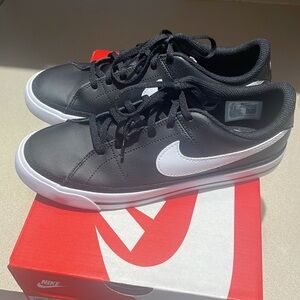 6 Big Kid Nike Court Legacy